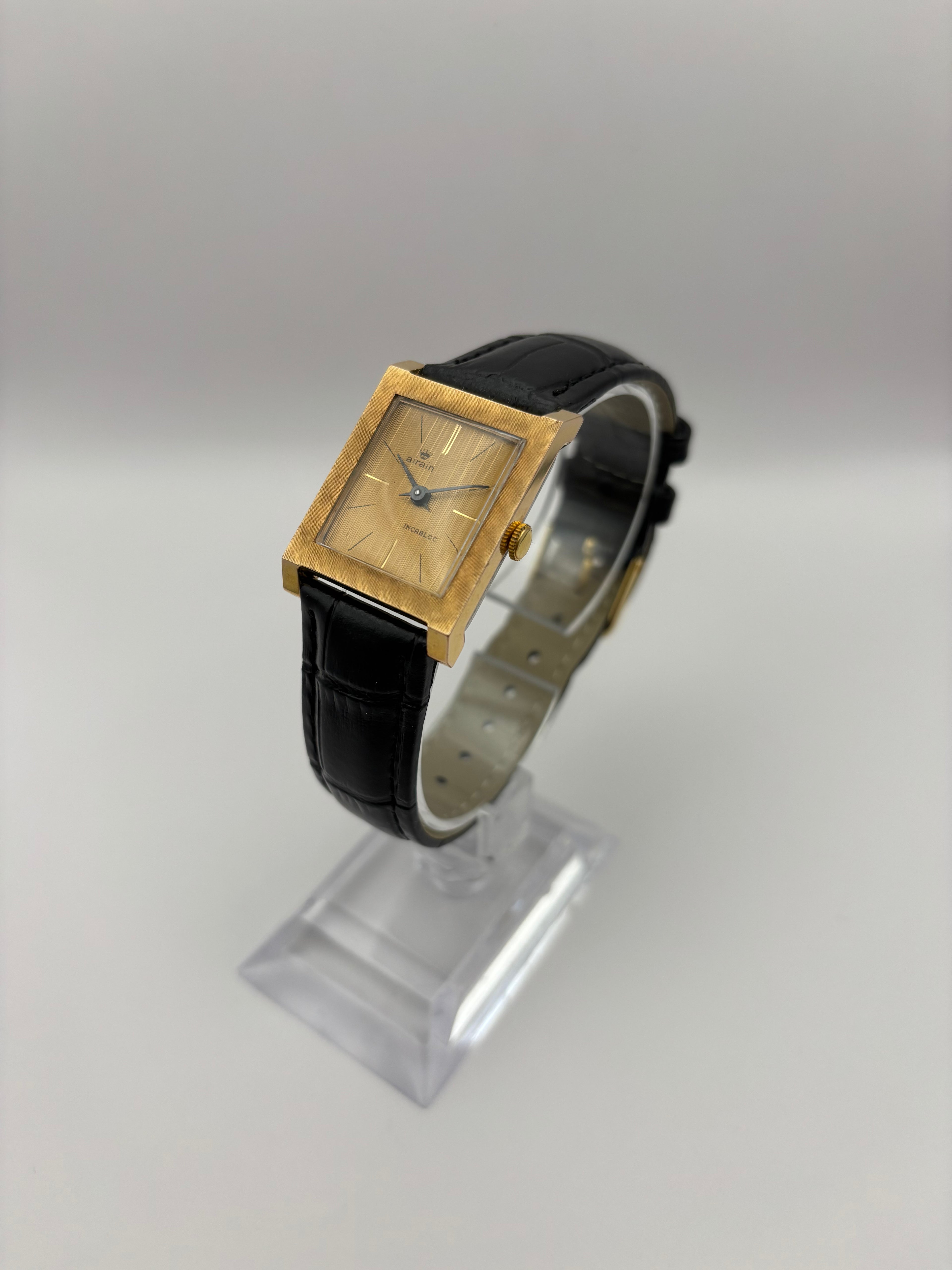 Montre Airin – Modèle Tank – Plaqué Or – Vintage Élégante