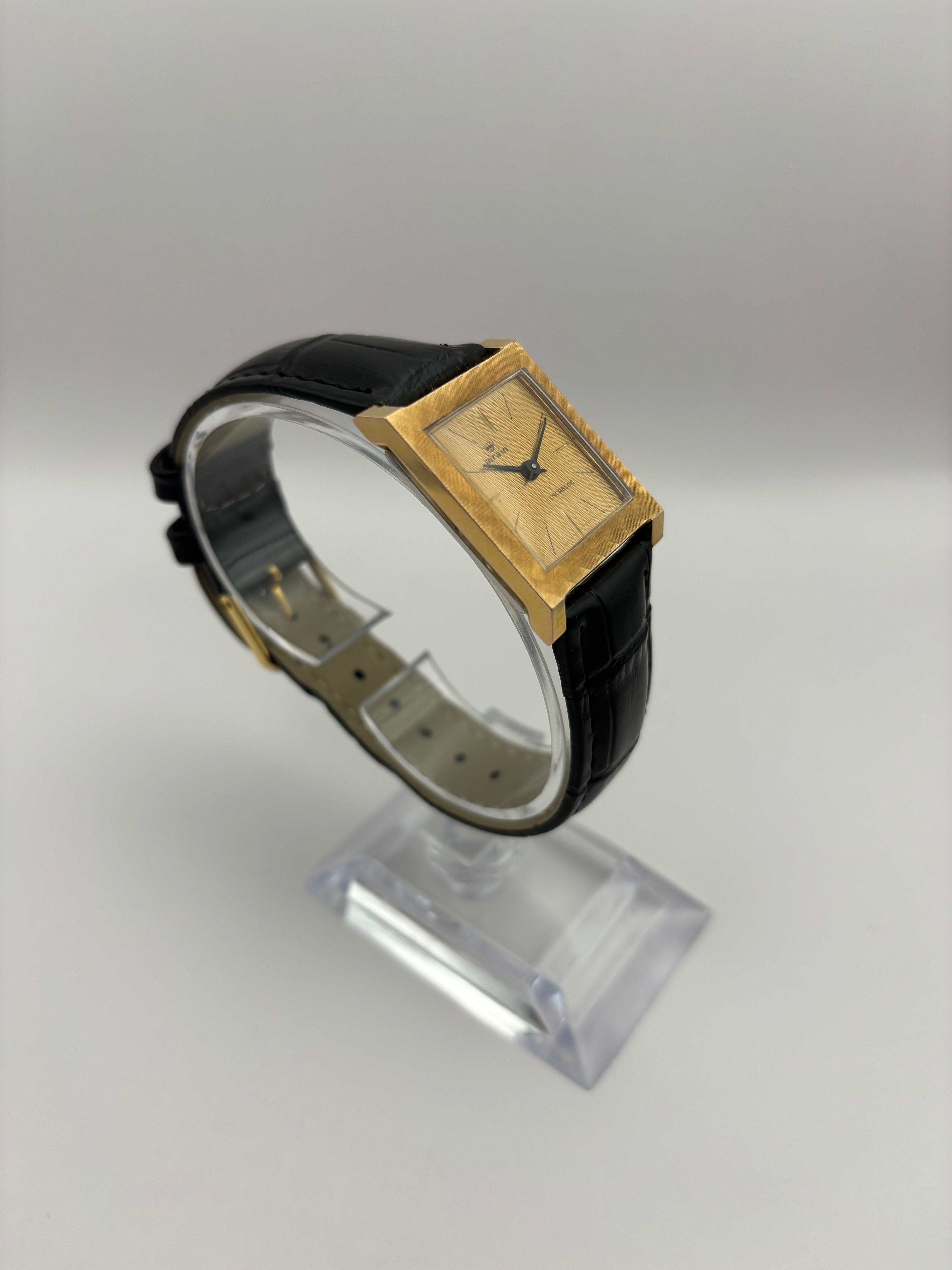 Montre Airin – Modèle Tank – Plaqué Or – Vintage Élégante