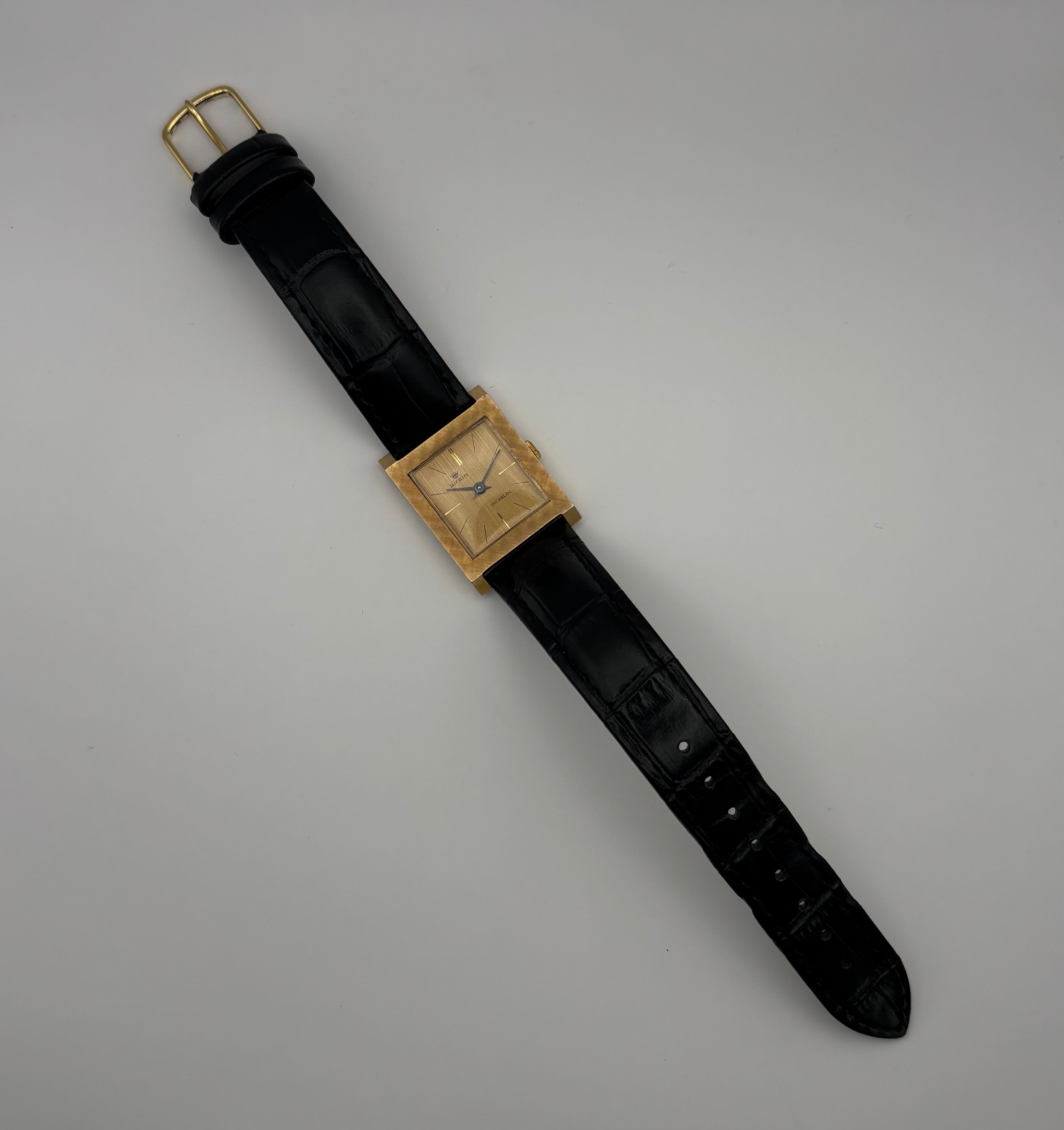 Montre Airin – Modèle Tank – Plaqué Or – Vintage Élégante