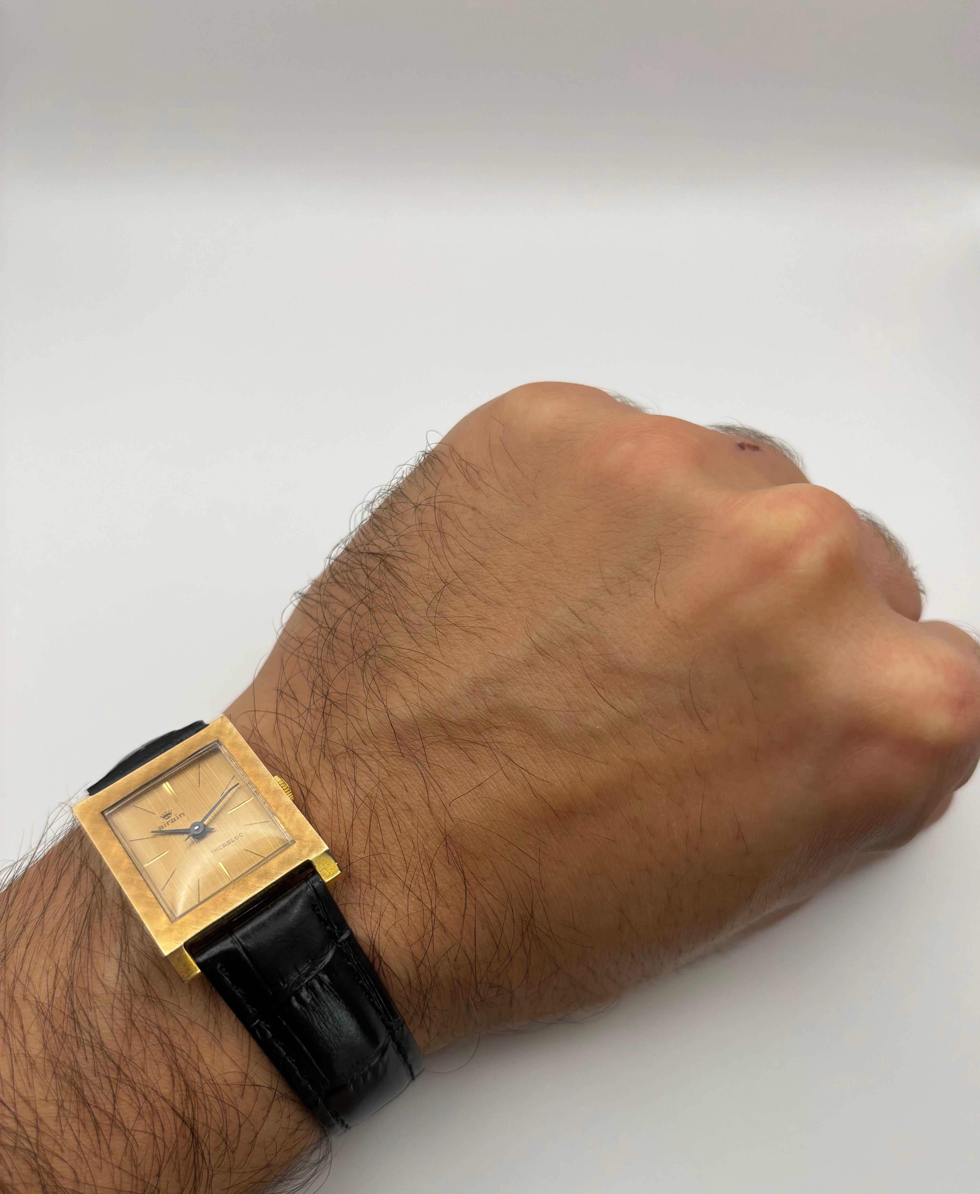 Montre Airin – Modèle Tank – Plaqué Or – Vintage Élégante